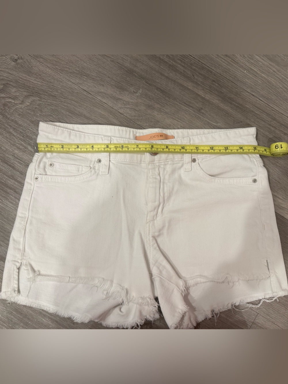 The Ozzie 4” Cut-Off White Frayed Hem Denim Shorts - - Picture 7 of 9